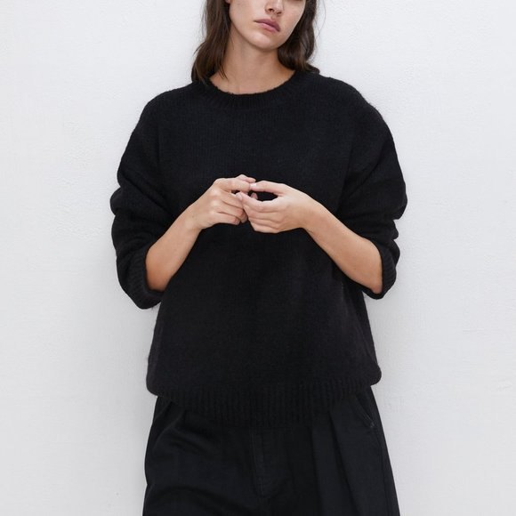 Black Zara Oversized Chunky Knit Crew Neck Long Sleeve Sweater (NWT) - Picture 2 of 8